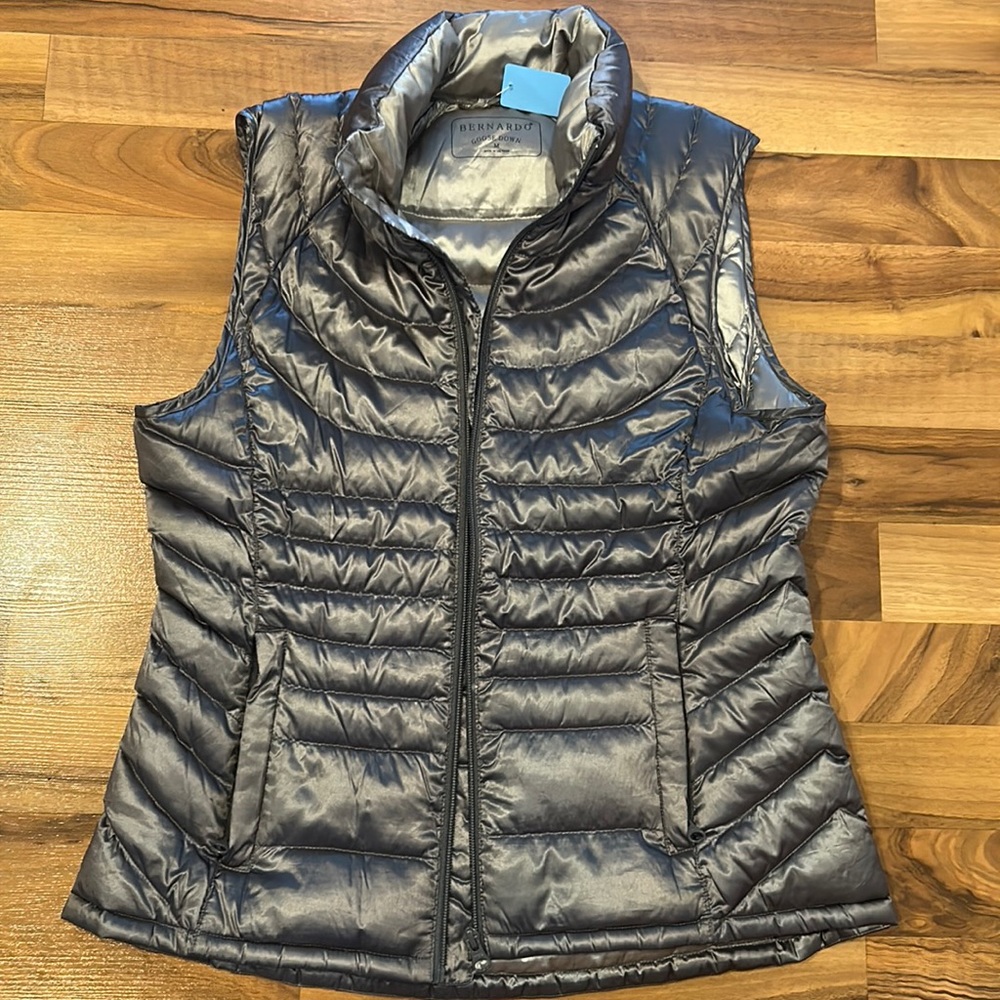 Bernardo Puffer Vest Womens Medium Silver Excellent Goose Down Quilted Metallic